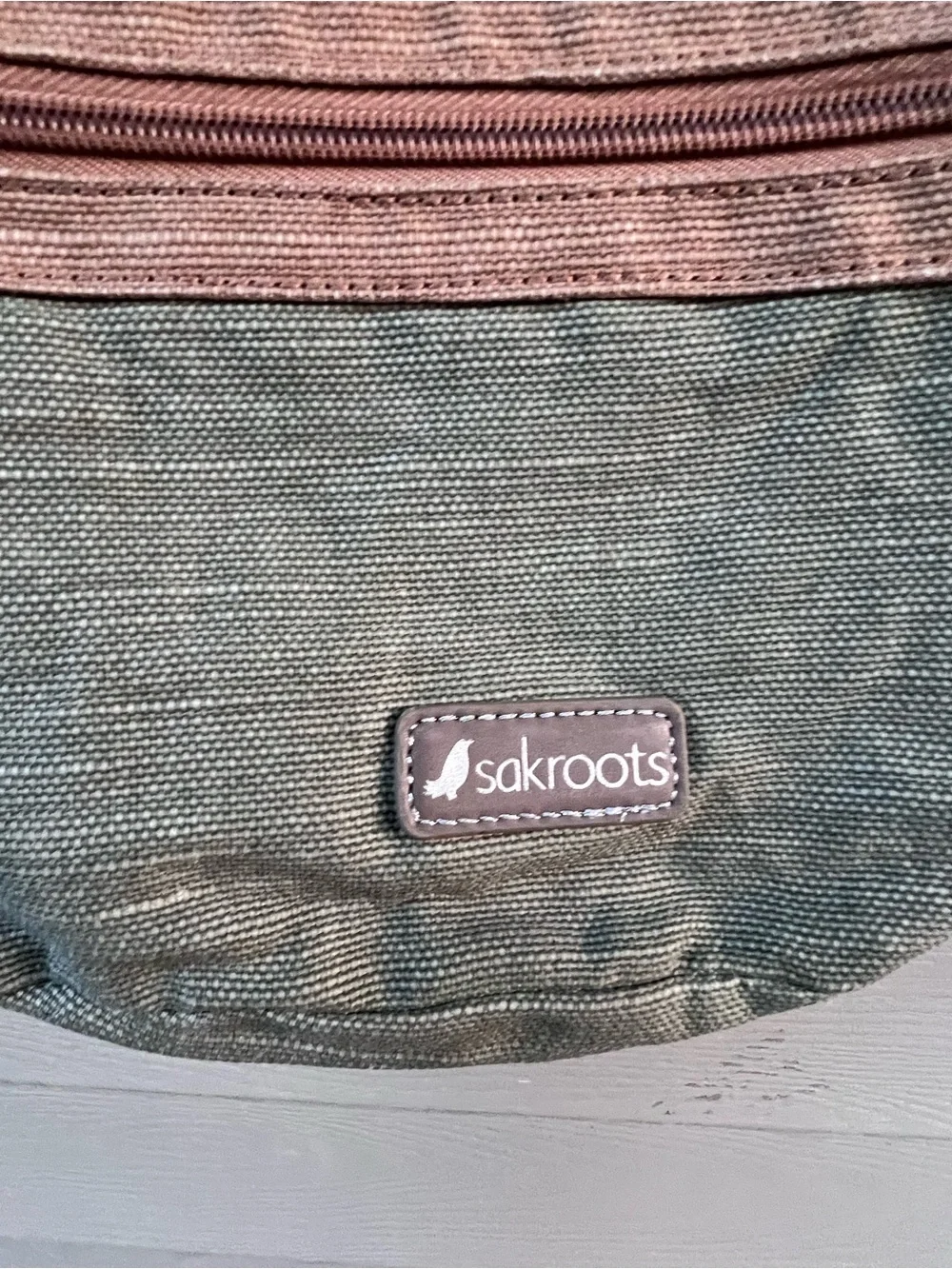 Sakroots - Artist Circle Soft
Crossbody Bag with
Adjustable Strap - OS - Picture 4 of 16